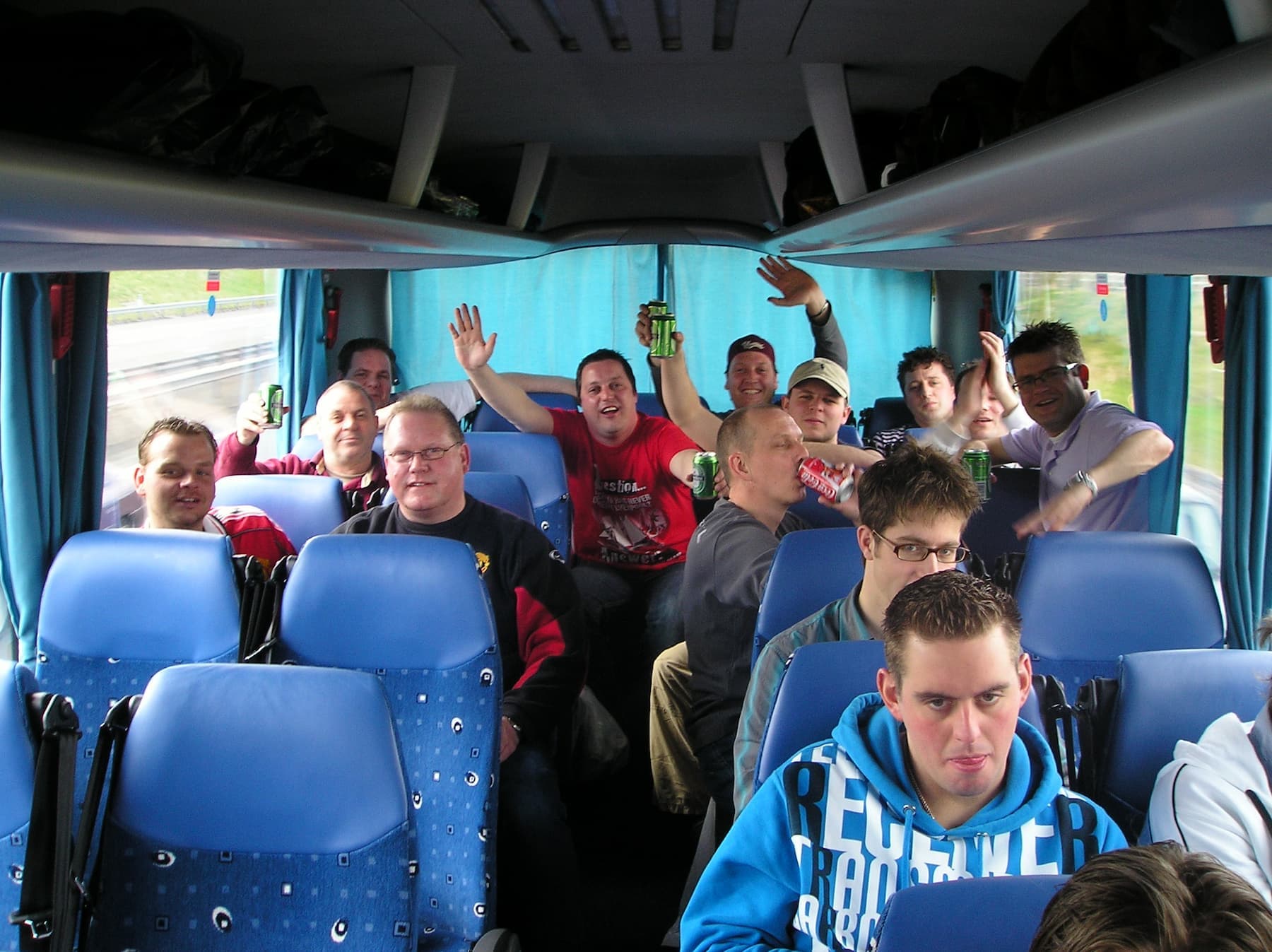 Jaren geleden gingen we nog met de bus via Calais-Dover naar Old Trafford